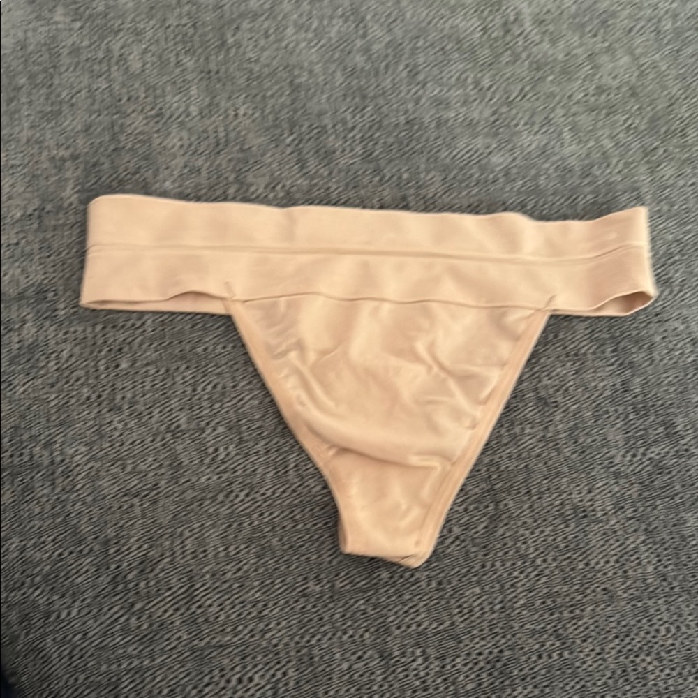 QUO one size Beige High-Waist Bikini Bottom